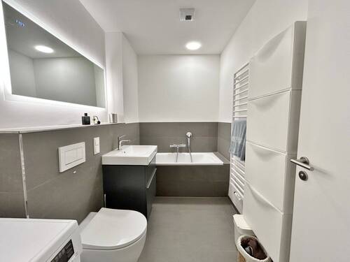 Badezimmer mit Badewanne - 