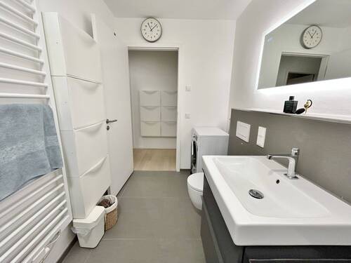 Badezimmer mit Badewanne - 