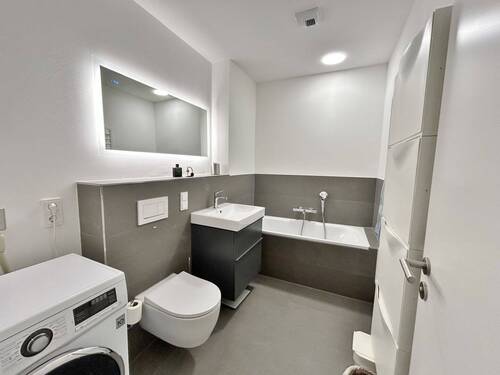 Badezimmer mit Badewanne - 