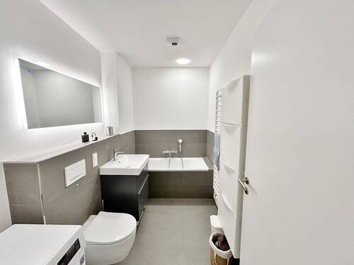 Badezimmer mit Badewanne - 
