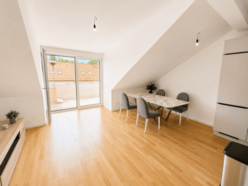 Wohn- Essbereich mit Zugang zur Dachterrasse - 3 Zimmer Etagenwohnung zur Miete in Petershausen