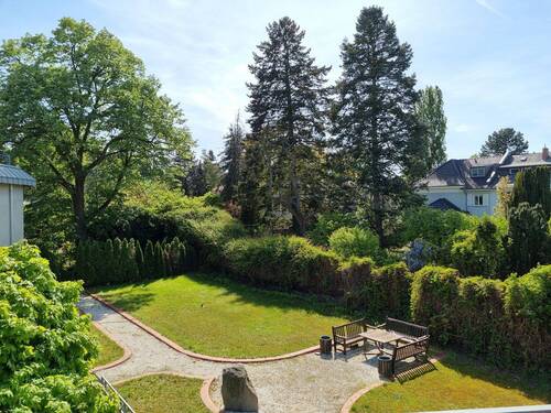 Blick in die Grünanlage - 