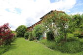 Hinteransicht / Garten - Wohnen auf einer Ebene mit Weitblick: Gepflegter Bungalow mit Einliegerwohnung, sonnigem Garten und Panorama in Toplage von Blumberg!
