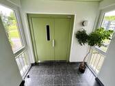 Treppenhaus/Aufzug - 