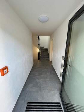 2_Hauseingang - 3 Zimmer Etagenwohnung in Welzheim