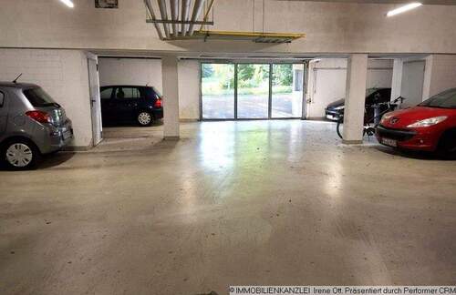 Tiefgarage mit direktem Zugang Wohnungen - 