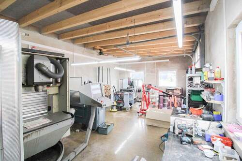 Garage, Werkstatt - 6 Zimmer Doppelhaushälfte zum Kaufen in Klötze