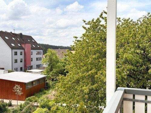 Aussicht - Bald frei: Gepflegte 3-Zimmer-ETW mit Balkon & Stellplätzen in Winkelhaid 