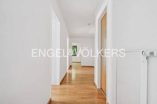 Flur - Etagenwohnung mit 104,50 m&sup2; in Berlin zum Kaufen