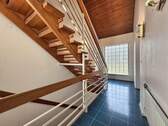 Flur mit Treppe - 