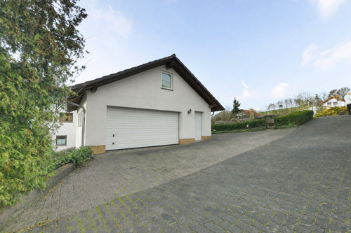 Doppelgarage - 9 Zimmer Einfamilienhaus in Breitenbach am Herzberg