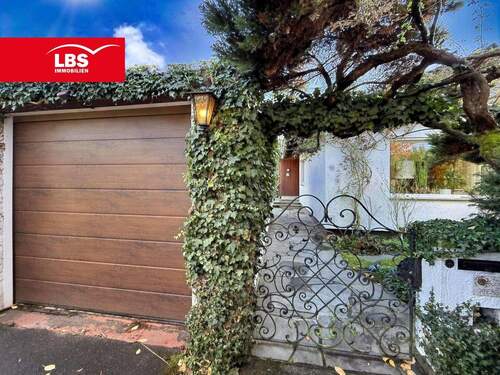 Garage / Hauseingang - 6 Zimmer Bungalow zum Kaufen in Marl