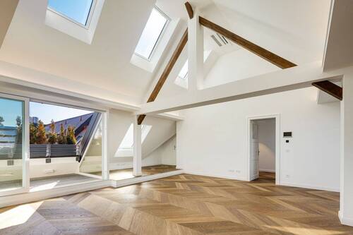 Wohnbereich mit Terrasse und Eingangsbereich - 