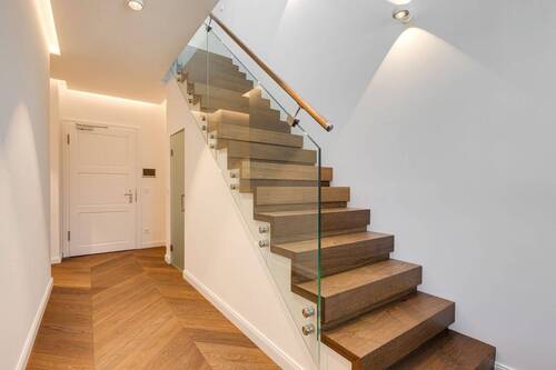 Eingangs- und Aufgangsbereich Whg. Groß - 6 Zimmer Etagenwohnung in München