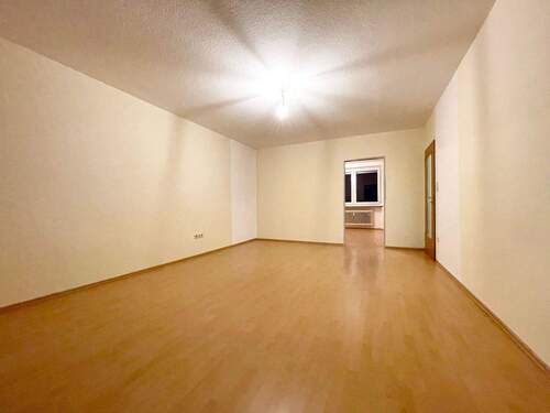 Viel Platz für Wohnen und Essen ähnlich - 3 Zimmer Etagenwohnung zum Kaufen in Erbendorf