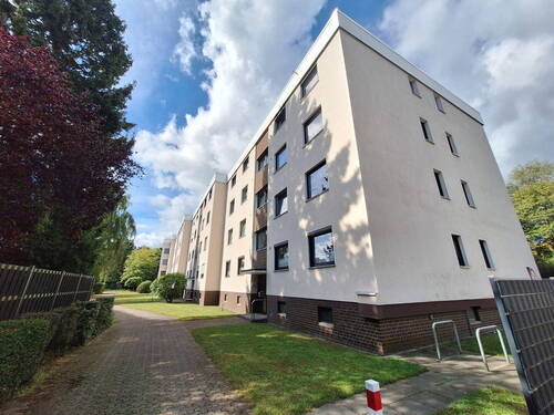 Hausansicht - Misburg-Nord: 4-Zimmer-Eigentumswohnung mit Balkon und Garage in attraktiver Lage