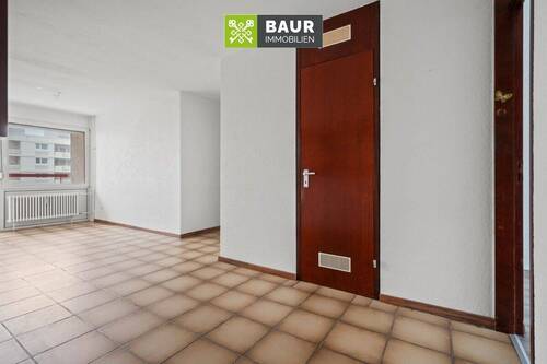 Flur mit Abstellraum - 