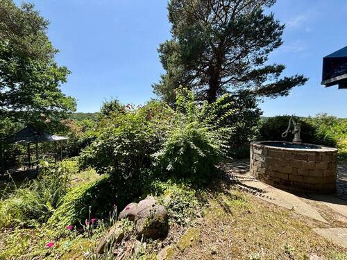 Garten mit Brunnen - 