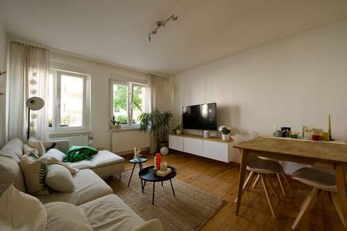 Freundlicher und großzügiger Wohnbereich - 2 Zimmer Terrassenwohnung zum Kaufen in Nürnberg