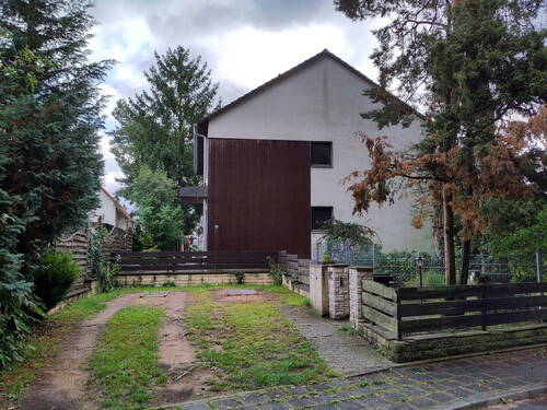 Stellplätze und Eingang - 