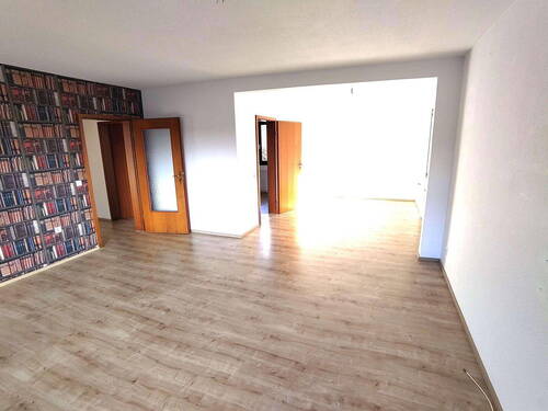 Wohn- und Esszimmer - 6 Zimmer Mehrfamilienhaus, Wohnhaus in Fürth