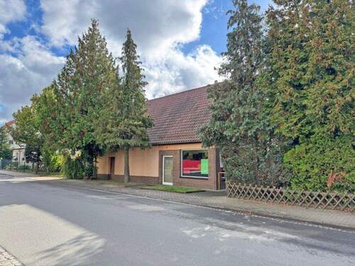 Straßenansicht - 5 Zimmer Mehrfamilienhaus, Wohnhaus zum Kaufen in Brandis