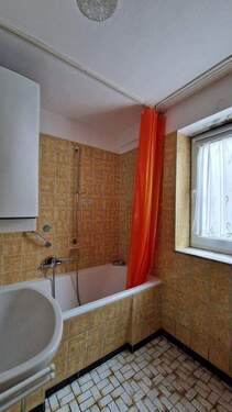 altes Bad im Erdgeschoss - 