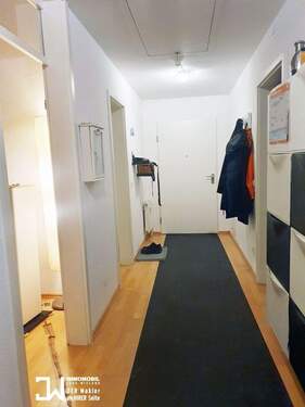 1 - Flur Kopie.jpg - 