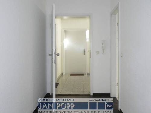 Eingangsbereich-Treppenhaus - 