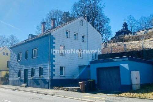 Front seitlich Straßenansicht - ***Platzwunder im Stadtzentrum - viel Raum für Ihre Ideen***NEUER PREIS