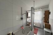 Tageslichtbad mit Badewanne - 