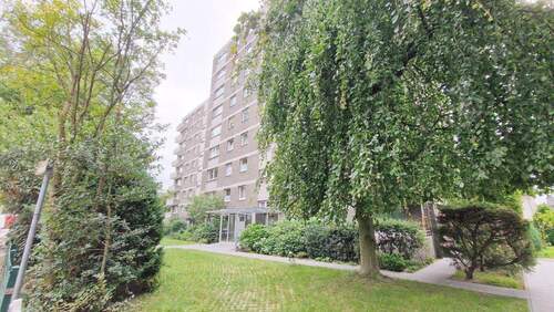 Hausansicht - 3 Zimmer Etagenwohnung zur Miete in Duisburg