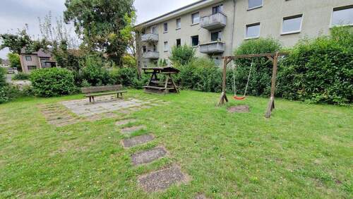 Spielplatz - 3 Zimmer Etagenwohnung in Duisburg