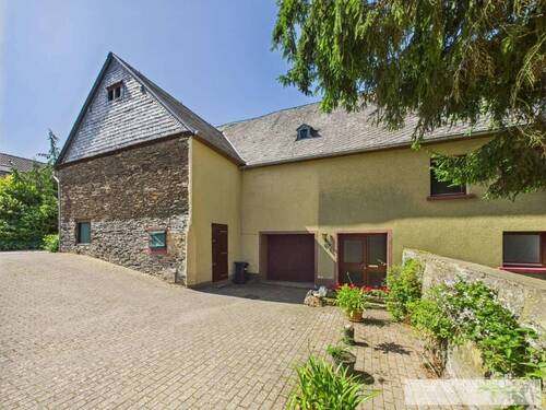 CAM04062G0-PR0033-STILL004 - Einfamilienhaus mit Scheune 