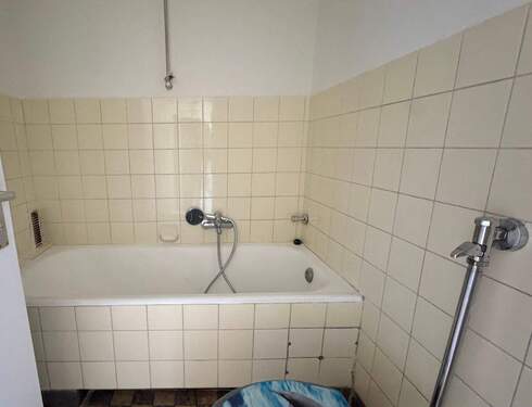 Badezimmer leer.jpeg - 