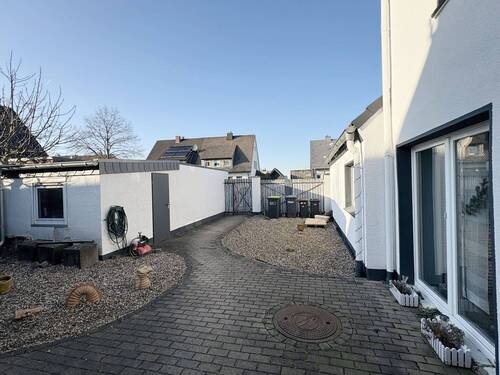 Außenbereich mit Garage-Abstellraum - 4 Zimmer Doppelhaushälfte zum Kaufen in Ahlen