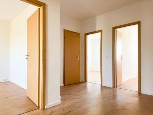 geräumiger Flur - Etagenwohnung mit 67,50 m&sup2; in Leipzig zum Kaufen