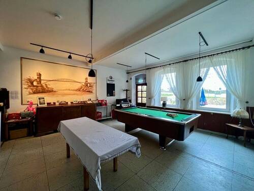 Saalbetrieb Eingang mit Bar - 