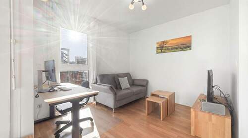 Lichterfülltes Wohnzimmer - 