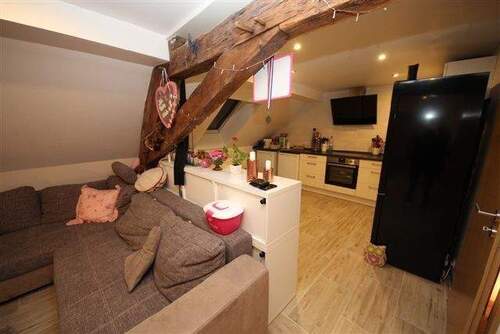 Wohnzimmer mit offener Küche - 