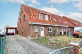 Seitenansicht mit Einfahrt - 