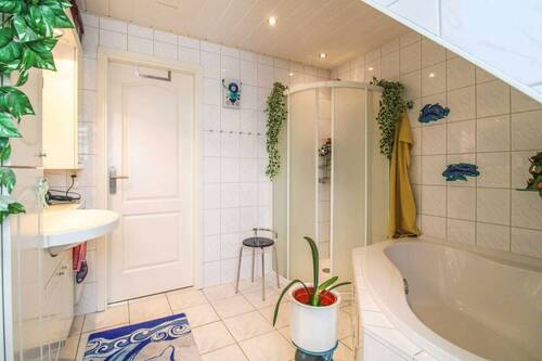 Badezimmer OG _ - 4 Zimmer Reihenendhaus in Niepars