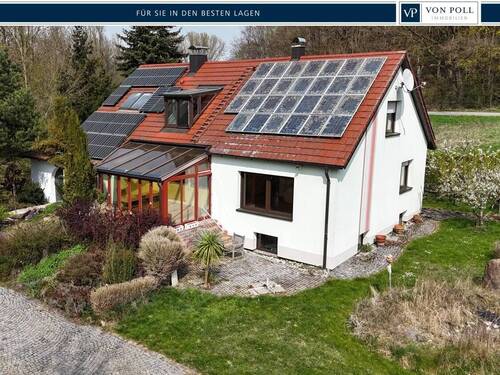 Titelbild - Ländlich wohnen, urban angebunden - Einfamilienhaus mit Platz, Charme & Wärmepumpe
