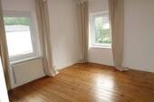 Wohnzimmer - HH-Bergedorf, Neuer Weg 1 Zi.-Apartment 31 m², EBK, Duschbad, Dielenfußboden 420,- inkl. zzgl. Hzg.