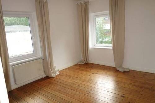 Wohnzimmer - HH-Bergedorf, Neuer Weg 1 Zi.-Apartment 31 m², EBK, Duschbad, Dielenfußboden 420,- inkl. zzgl. Hzg.