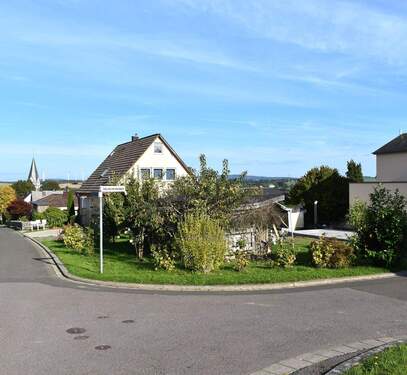 Grundstück mit Haus - Mehrfamilienhaus, Wohnhaus mit 238,60 m² in Reinsfeld zum Kaufen