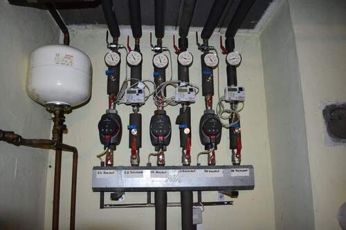 Warmwasserzähler im Keller - 