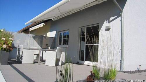 Terrasse zum Garten - schmuckes Reihenendhaus mit großer Terrasse, Sauna und 2 Carport-Stellplätze