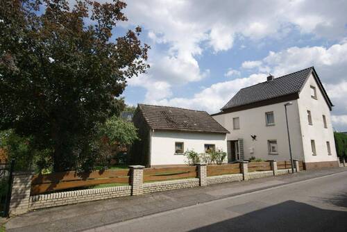 Hausansicht - Viel Platz für Ihre Lieben - 639.000,00&nbsp;EUR Kaufpreis, ca.&nbsp; 130,00&nbsp;m&sup2;&nbsp;Wohnfl&auml;che