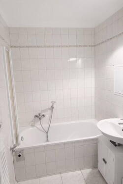 Badezimmer mit Dusche - Etagenwohnung mit 54,00 m&sup2; in Gielow zur Miete